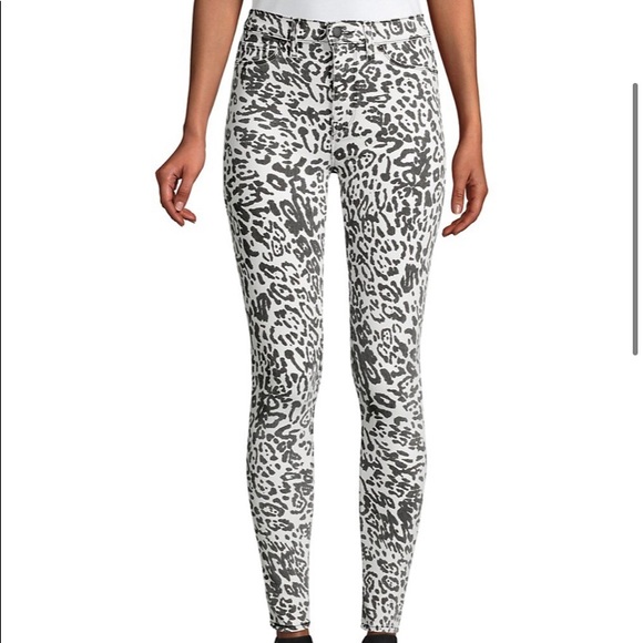 Hudson Jeans
Barbara High-Rise Leopard Skinny Jeans - Picture 3 of 9